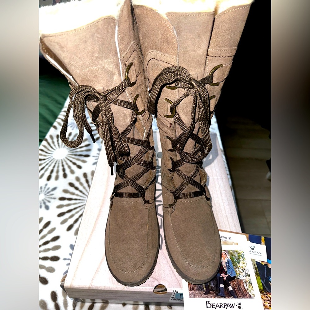 Bear Paw Justice - shearling lined boots - Sz 10